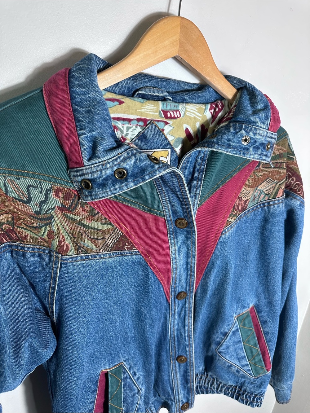 Vintage 90s Denim Jacket with Multicolor Accents - Picture 5 of 10